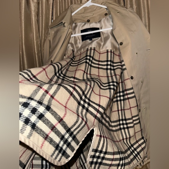 ❌SOLD❌ Burberry Trench Coat - Picture 6 of 16